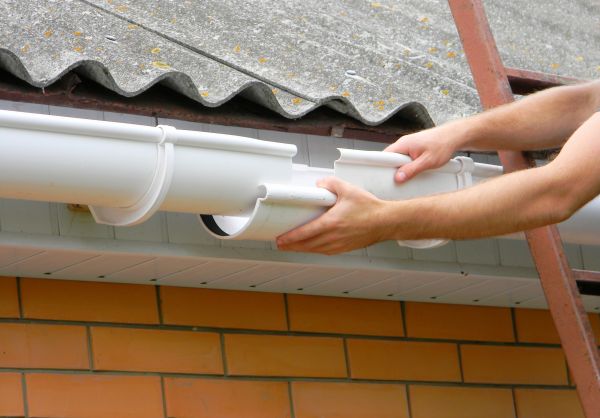Cost of Gutter Hanging in Merritt Island